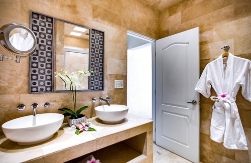 Placentia Complejo | Spacious Master Suite w/ Balcony, WiFi, & Beautiful Views