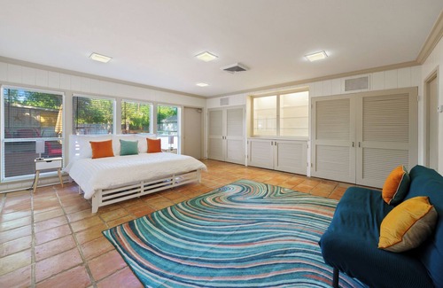 Del Mar Casa | Spacious MCM vacation home w/ private pool in the heart of Corpus Christi!!!!!!!