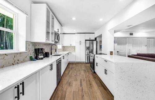 El Portal Casa | Spacious Miami Home by the River, Perfect Location