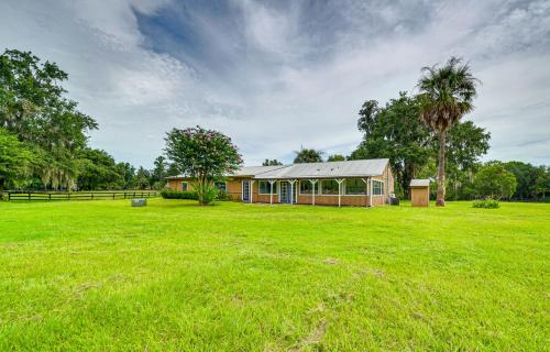 Micanopy Casa | Spacious Micanopy Farmhouse with Luxurious Pool!