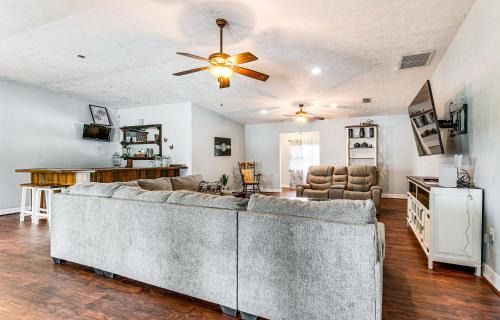 Micanopy Casa | Spacious Micanopy Farmhouse with Luxurious Pool!