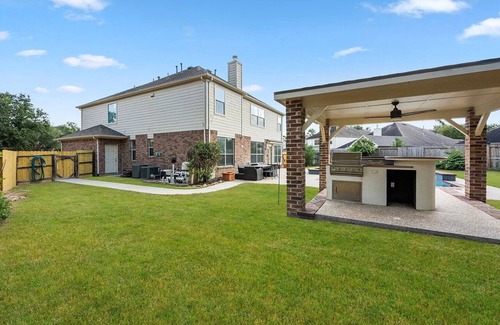 Louetta Casa | Spacious Mid Term Family Home In SPRING with Heated pool & Hot Tub.