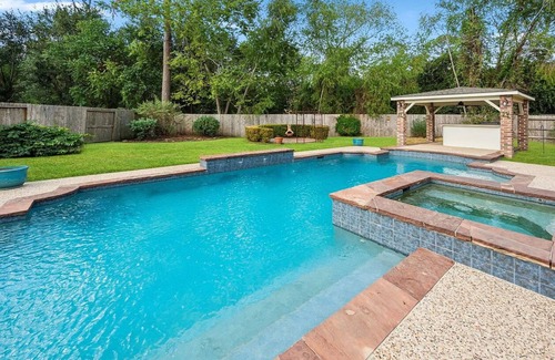 Louetta Casa | Spacious Mid Term Family Home In SPRING with Heated pool & Hot Tub.