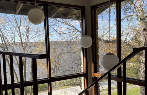 Nauvoo Casa | Spacious Midcentury Home right on the Mississippi River!
