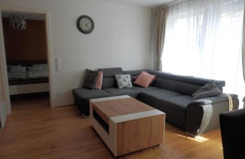 Donaustadt Apartamento | Spacious, Modern 1-bdrm Apt near VIC & Austria Ctr
