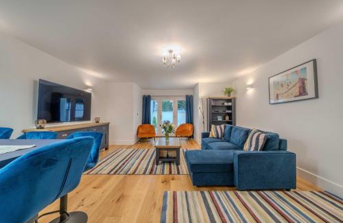 Bristol Apartamento | Spacious Modern 2-bed Parking & Wi-Fi & 65"OLED