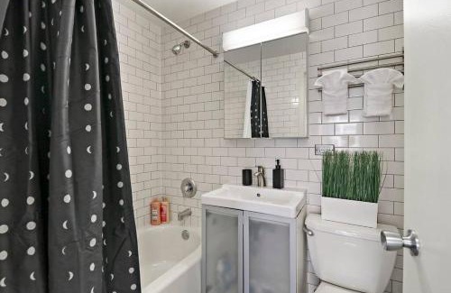 Indian Village Apartamento | Spacious & Modern 2BR Apartment - Algonquin 06-008E