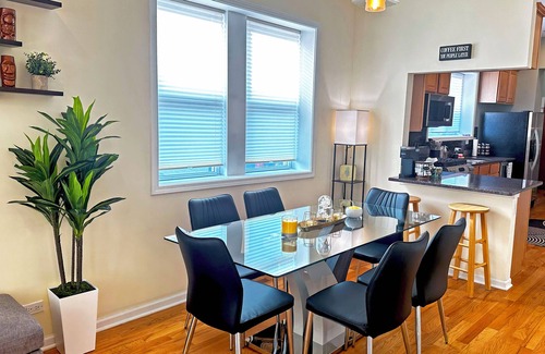 Noble Square Condominio | Spacious & Modern 3BD/2BA Home- Garage Parking!