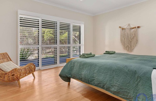 Herron Casa | Spacious, modern 4BR, 3 bathroom holiday home on the estuary