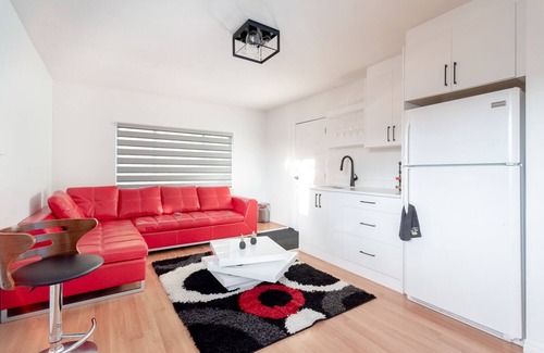 White Rock Casa | Spacious & Modern by the Beach ~ King & Queen Beds