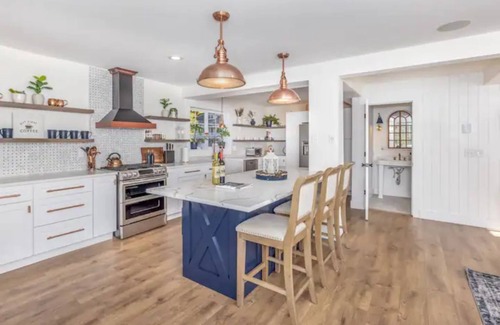 Catskill Otro | Spacious Modern Catskill Farmhouse - Hot Tub, Pool, Fire-Pit, Views