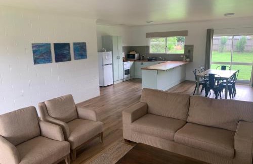 Atherton Casa | Spacious, Modern & Central