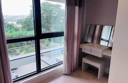 Mylor Churchtown Casa | Spacious Modern Creek View House
