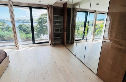 Mylor Churchtown Casa | Spacious Modern Creek View House
