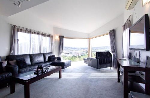 Wellington Casa | Spacious modern executive home