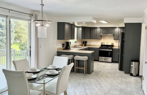 Rochester Casa | Spacious Modern Family Home - Prime Location