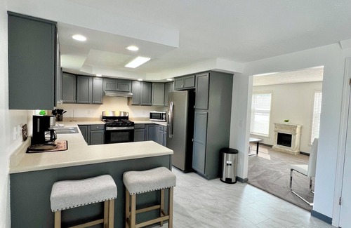 Rochester Casa | Spacious Modern Family Home - Prime Location