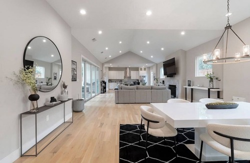 Dallas Casa | Spacious Modern Family Home