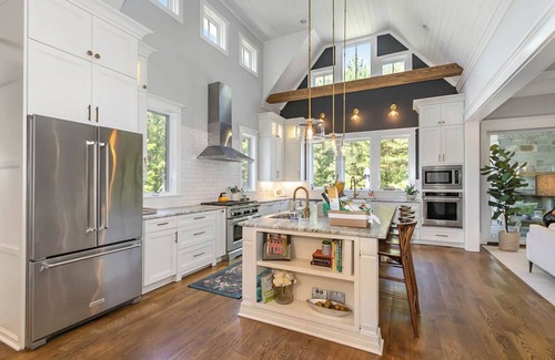 Durham Casa | Spacious modern farmhouse perfect for Duke/UNC graduation weekend.