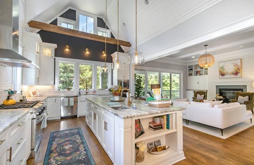 Durham Casa | Spacious modern farmhouse perfect for Duke/UNC graduation weekend.