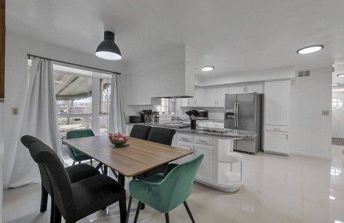 Columbus Casa | Spacious, Modern, Healing Home in Columbus