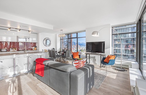 Gastown Condominio | Spacious Modern High-Rise with Ocean & City Views