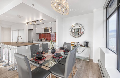 Gastown Condominio | Spacious Modern High-Rise with Ocean & City Views
