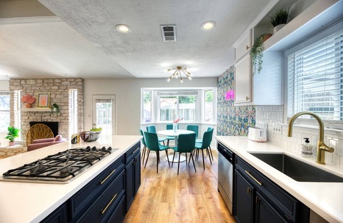 McNeil Casa | Spacious Modern Home| Pvt Pool | Free WIFI |5 Min. to Domain| 15 min to Downtown
