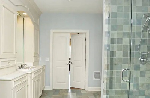 Lexington Casa | Spacious, modern home on a beautiful horse farm