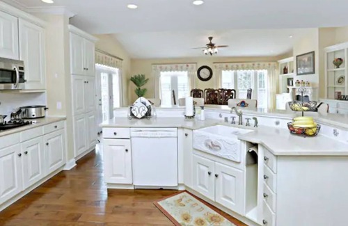 Lexington Casa | Spacious, modern home on a beautiful horse farm