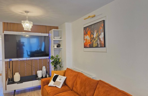 Brympton Casa | Spacious| Modern House |Close to Sites, beach,|Contractors, families welcome