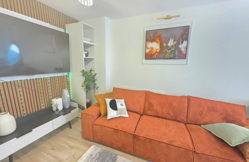 Brympton Casa | Spacious| Modern House |Close to Sites, beach,|Contractors, families welcome