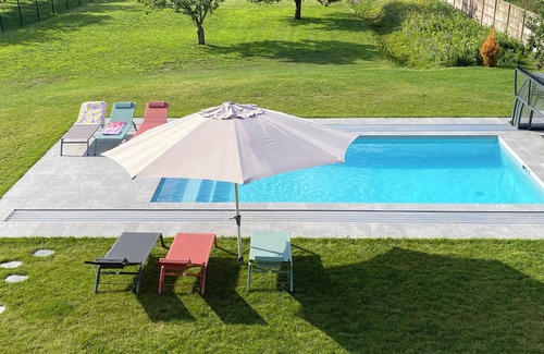 Cuchery Casa | Spacious Modern House with Private Pool & Garden – Perfect for 12 Guests