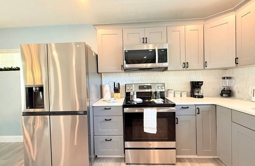 Lockhart Casa | Spacious Modern, King bed, Game room & more