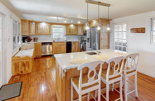 Bryson City Cabaña | Spacious Modern Mountain View Cottage with a game room and hot tub