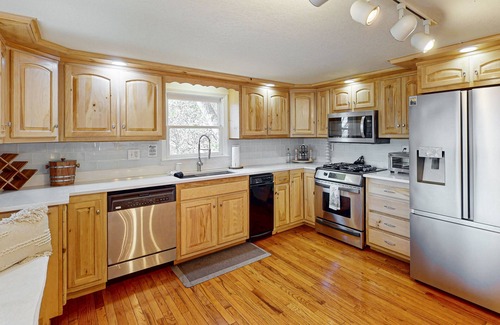 Bryson City Cabaña | Spacious Modern Mountain View Cottage with a game room and hot tub