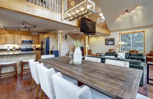 Alyeska Casa | Spacious Modern Mountain Luxury Living with Hot Tub and Garage