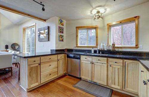 Alyeska Casa | Spacious Modern Mountain Luxury Living with Hot Tub and Garage