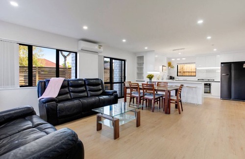 Papatoetoe Casa | Spacious Modern Home near Airport and Manukau City