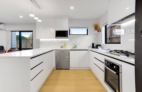 Papatoetoe Casa | Spacious Modern Home near Airport and Manukau City