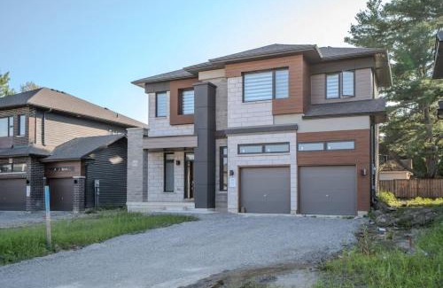 Severn Casa | Spacious Modern Orillia Family Retreat