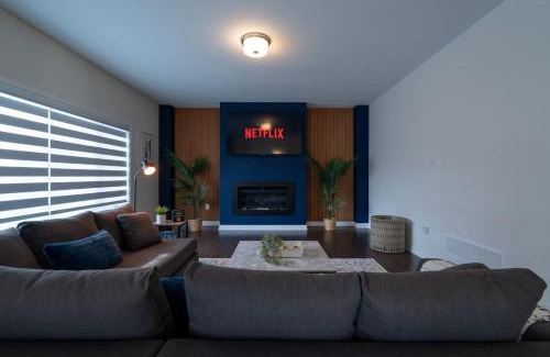 Severn Casa | Spacious Modern Orillia Family Retreat