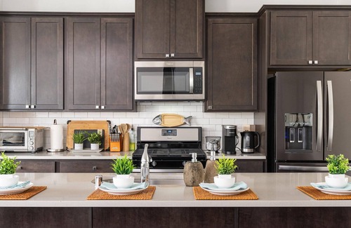 Highline Casa | Spacious Modern Quiet Home Minutes From Sea-Tac! (Pet-Friendly!)