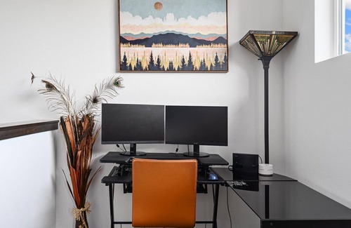 Highline Casa | Spacious Modern Quiet Home Minutes From Sea-Tac! (Pet-Friendly!)