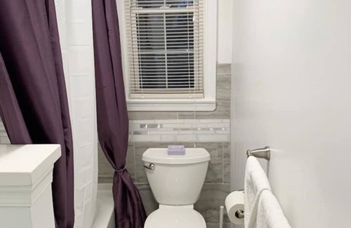 Hillen Casa | Spacious, Modern, Three Bedroom Townhome with Private Backyard