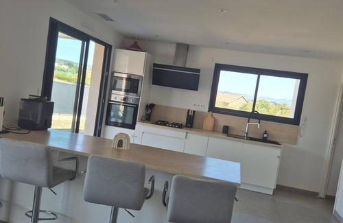 Saint-Sernin Casa | Spacious modern villa with swimming pool