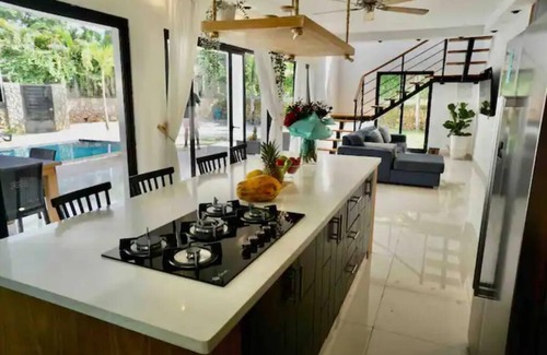 La Ceiba Casa | Spacious Modern Villa, Playa Bonita Beach, Pool