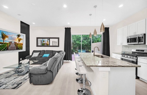 Crestwynd Bay Casa | Spacious, mordern and themed 5 Bedroom home minutes from Disney and waterparks!