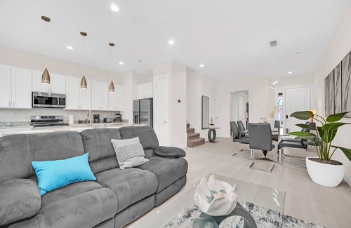 Crestwynd Bay Casa | Spacious, mordern and themed 5 Bedroom home minutes from Disney and waterparks!