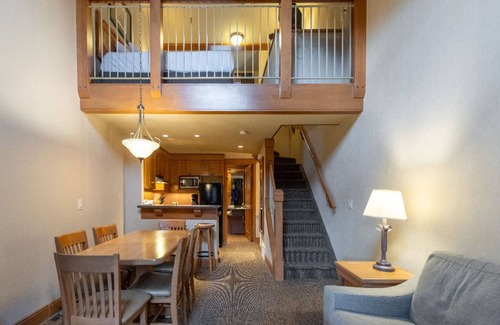 Banff Condominio | Escapada de montaña espaciosa + acogedor | Acceso a hermosas piscinas calientes!